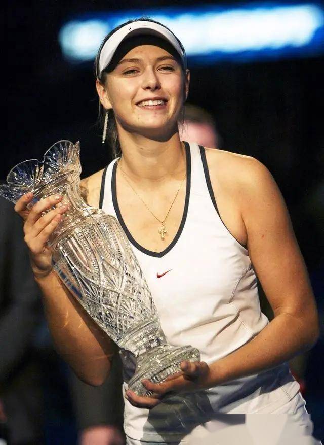 开云体育-莎拉波娃重返赛场，重要助攻首场状态出色，热火观众沸腾！的简单介绍-开云体育